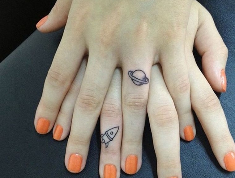tatouage doigt original petit tatouage