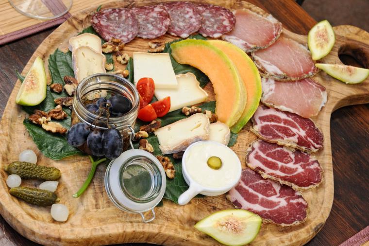 plateau-charcuterie-fromages-idee