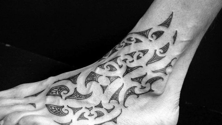 ta-moko-tatouages-maorie-pied-idee-motif