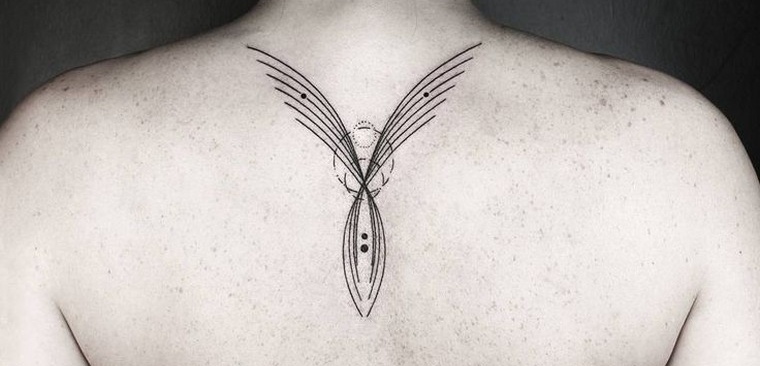 tatouage-abstrait-tatouage-phoenix-dos-femme