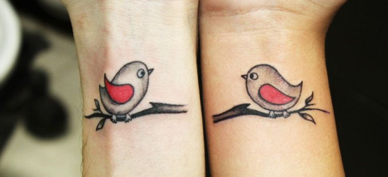 tatouage-amour-oiseau-poignet-couple-femme-homme