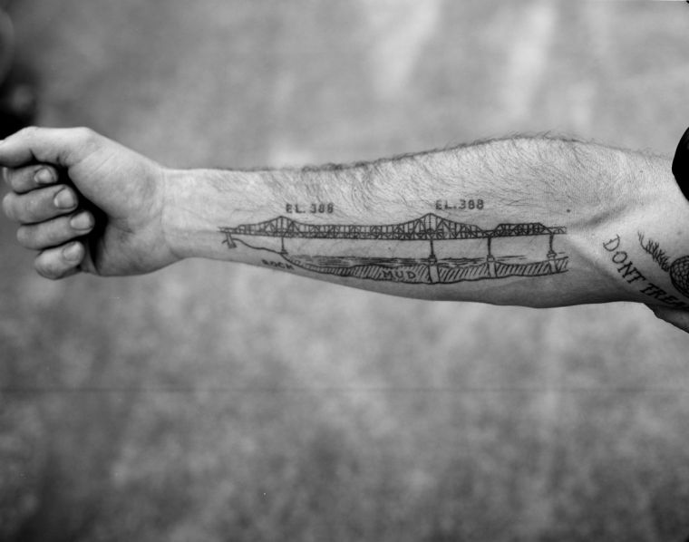 tatouage-architecture-modele-idee-tattoo-bras-original