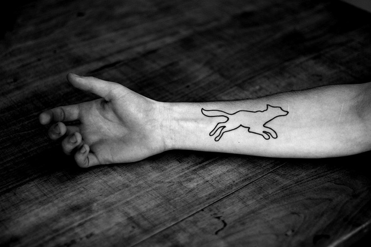tatouage loup tatouage avant bras homme femme idée