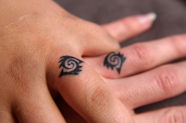 tatouage bague idee-mariage-femme-homme