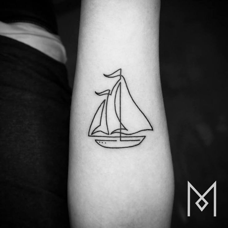 tatouage-bateau-main-idees-design-mo-gangi