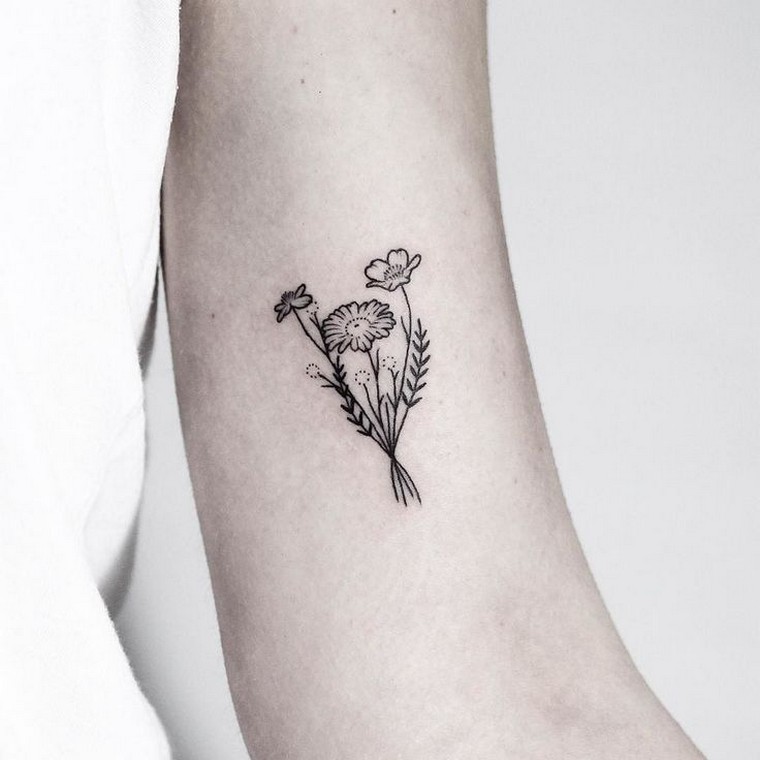 tatouage fleur tatouage bras
