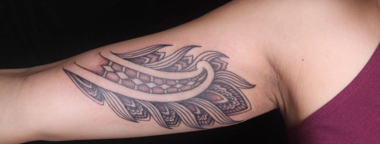 tatouage-bras-femme-motif-maorie