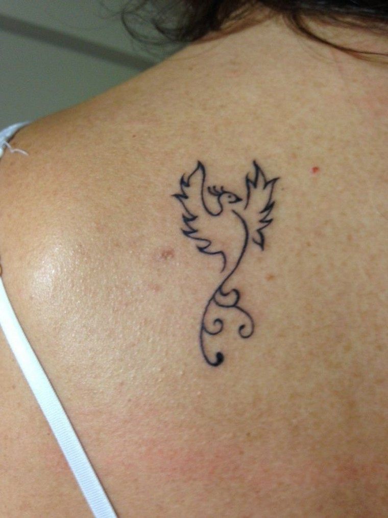 tatouage-dos-femme-phoenix-idee-tatouage-original