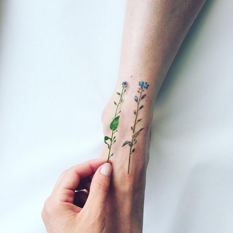 tatouage fleur doux tatouage bras idée 