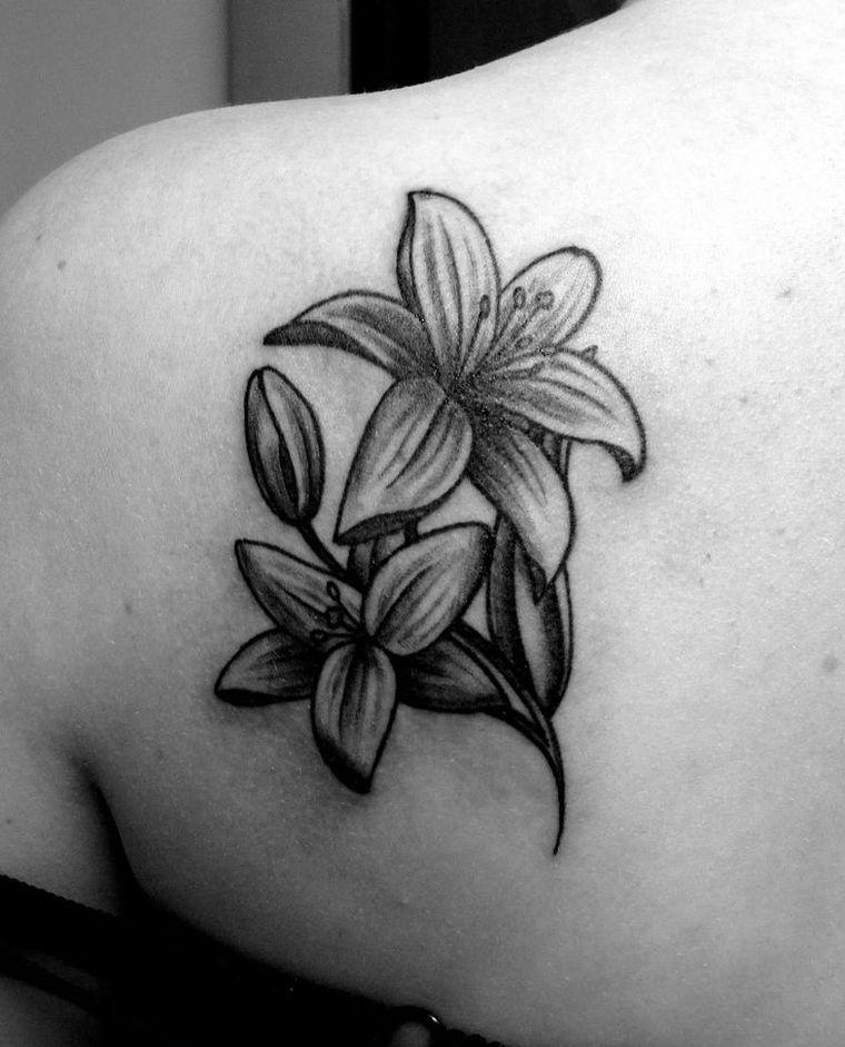 tatouage fleur de-lys-femme-epaule