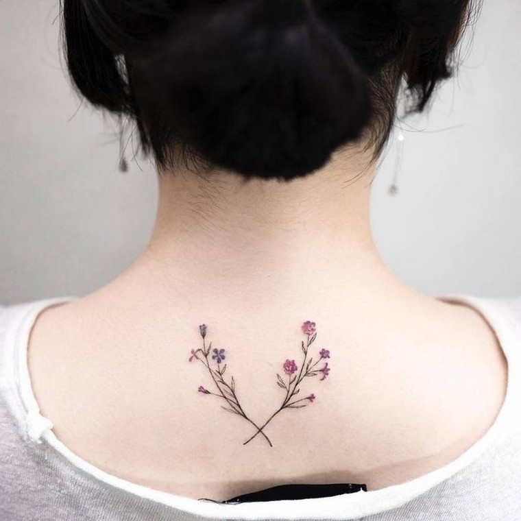 tatouage-fleur-nuque-femme-tatouage