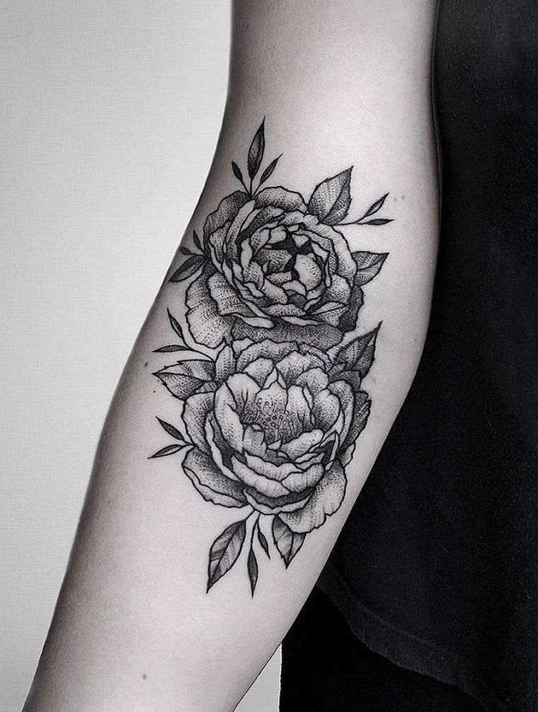tatouage fleur pivoine-tattoo-bras-femme