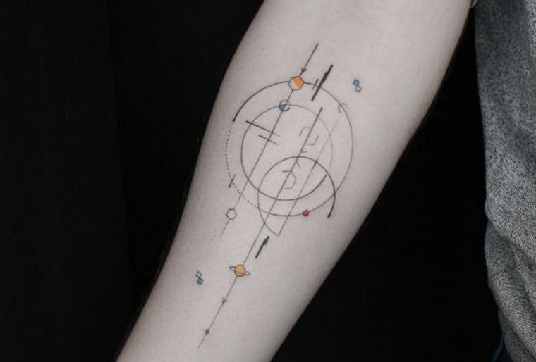 tatouage-geometrique-femme-original