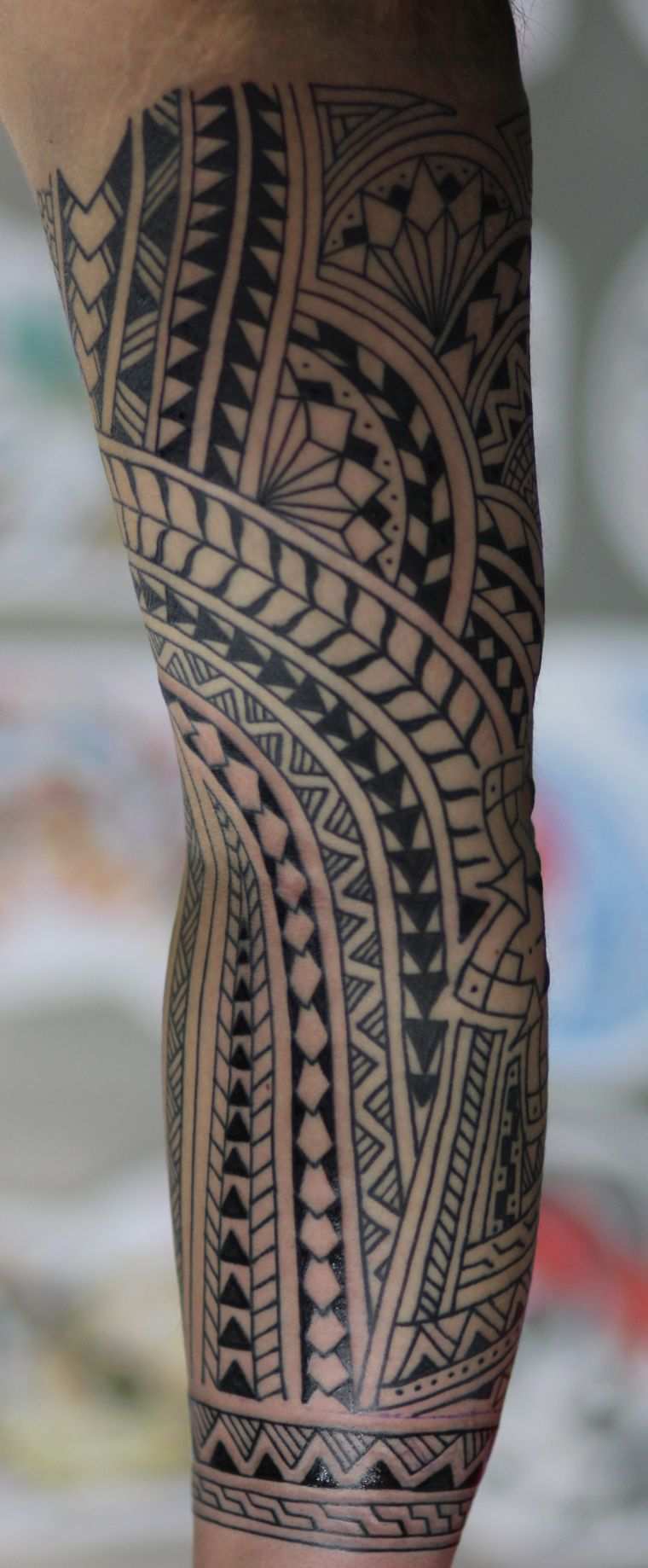 tatouage-homme-bras-epaule-tattoo-tribal