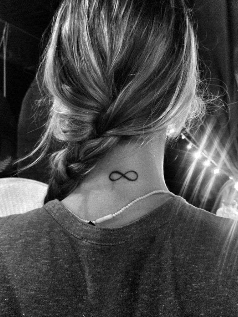 tatouage infini symbole-nuque-femme