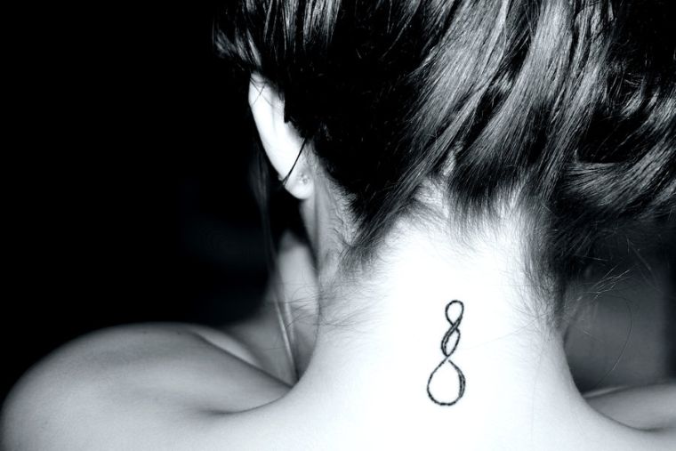 tatouage maorie significiation-pikoura-cou-femme