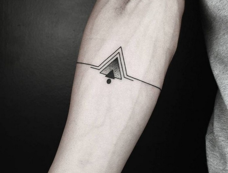 tatouage géométrique avant bras tatouage homme idée