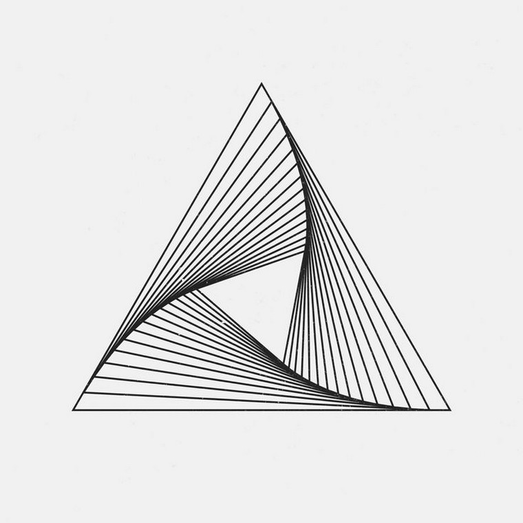 tatouage géométrique triangle idée minimaliste 