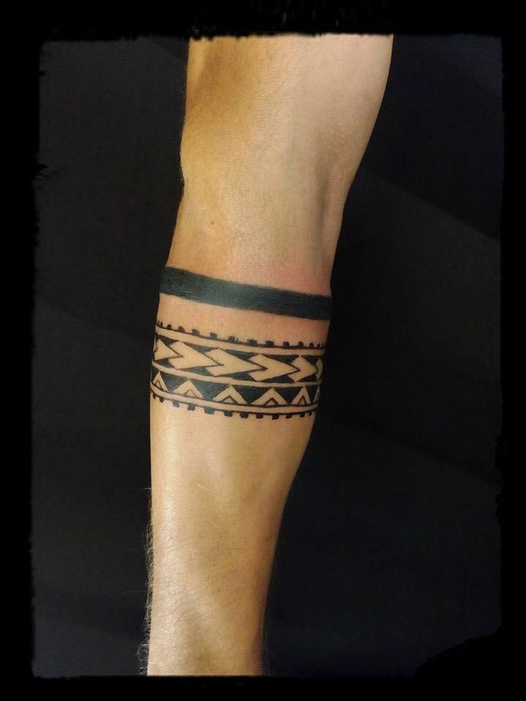 tatouages-maori-bras-femme-homme-idee