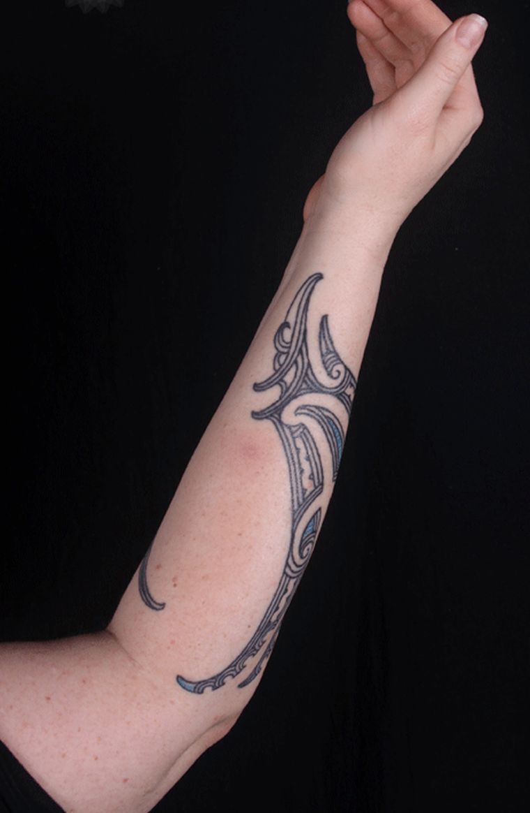 tatouages-tribales-maorie-motif-femme-bras