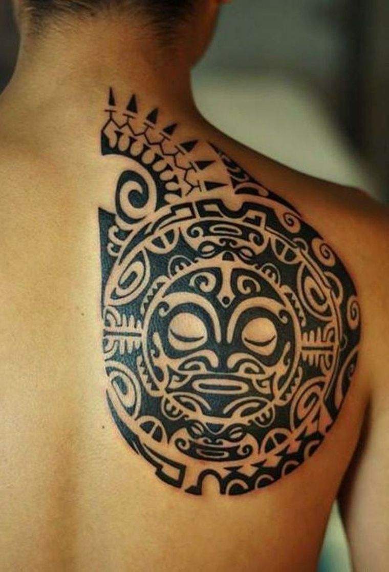 tattoo-maori-tatouage-dos-idee