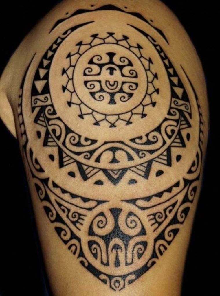 tribal-tatouage-hawaii-bras-epaule-homme