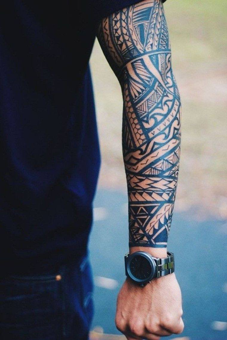 tribal-tatouages-borneo-bras-homme-signification