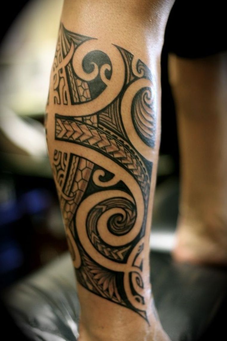 tribal-tattoo-idee-tatouage-maorie-jamble-femme