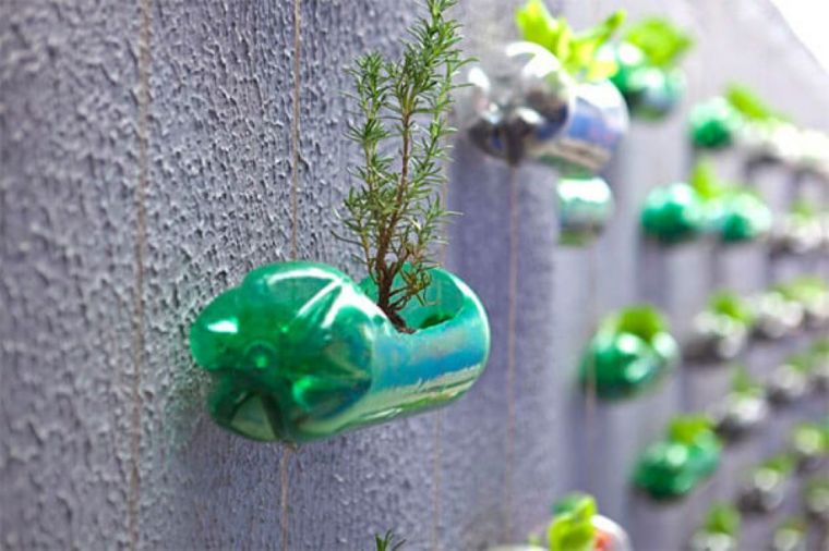 activité manuelle recyclage bouteille plastique jardin-suspendu-idee