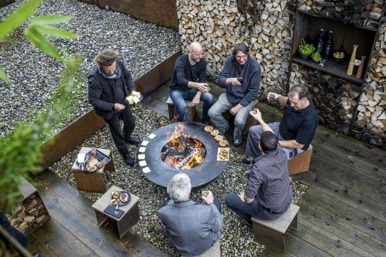 cheminee-exterieur-design-barbecue-ronde-modele