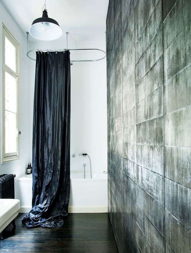 couleur noire deco-murale-salle-de-bain-petit-espace