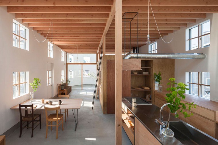 cuisines ouvertes design plafond bois sol béton ciré luminaire suspension cuisine bar