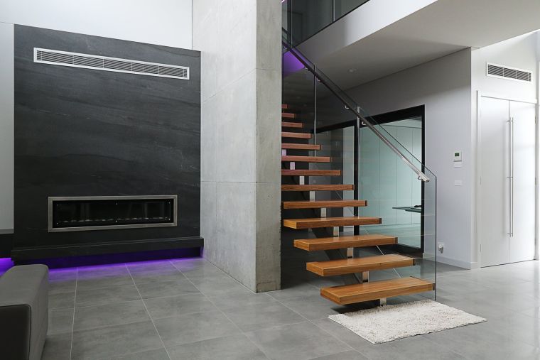 escalier-interieur-rampe-verre-metal-design-moderne