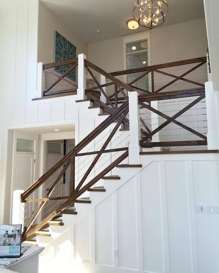 escaliers-interieur-rampe-bois-peinture-blanche