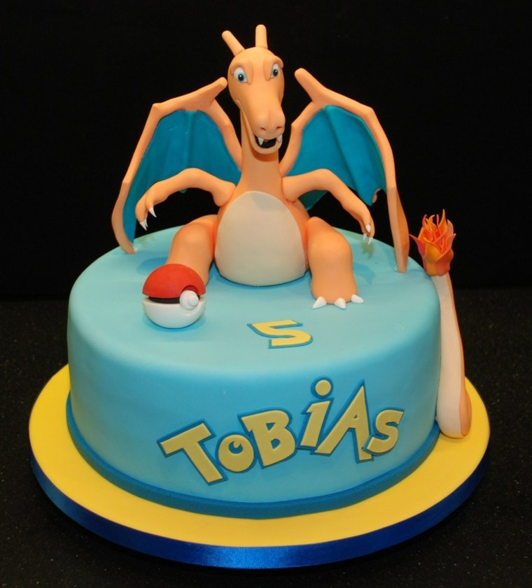 gâteau pokémon rond-bleu-dragon-assis