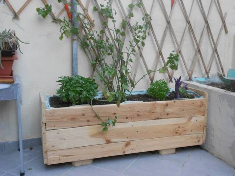 jardiniere-en-bois-diy-projet-facile-idee-fabriquer-pot-recup