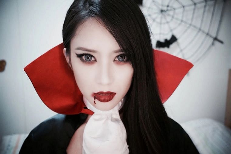 maquillage vampire fille femme-sexy-tutoriel-facile