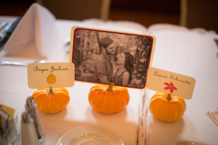 mariage automne deco-tables-maries-citrouilles-photo-couple-amoureux