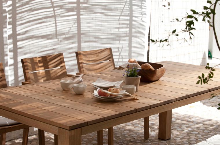 meuble-terrasse-jardin-bois-massif-table-teck-chaises-design-tribu