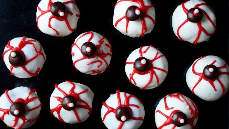 petit-cupcakes-yeux-effrayant
