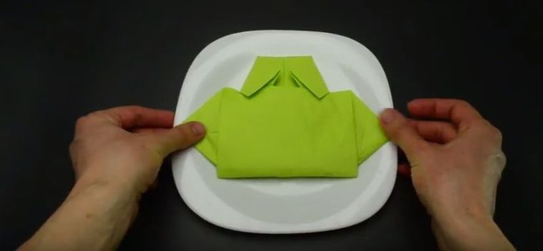 pliage de serviette en papier facile chemise-deco-table-fete