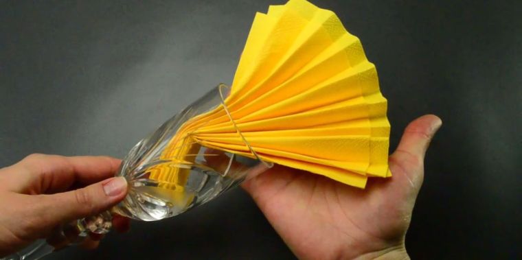 pliage serviette dans verre papier-facile-tutoriel-video