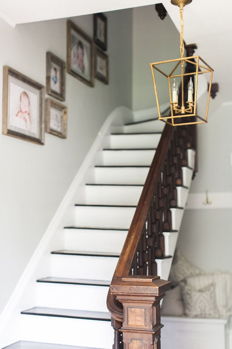 rampe-escaliers-vintage-deco-bois-peinture-blanche