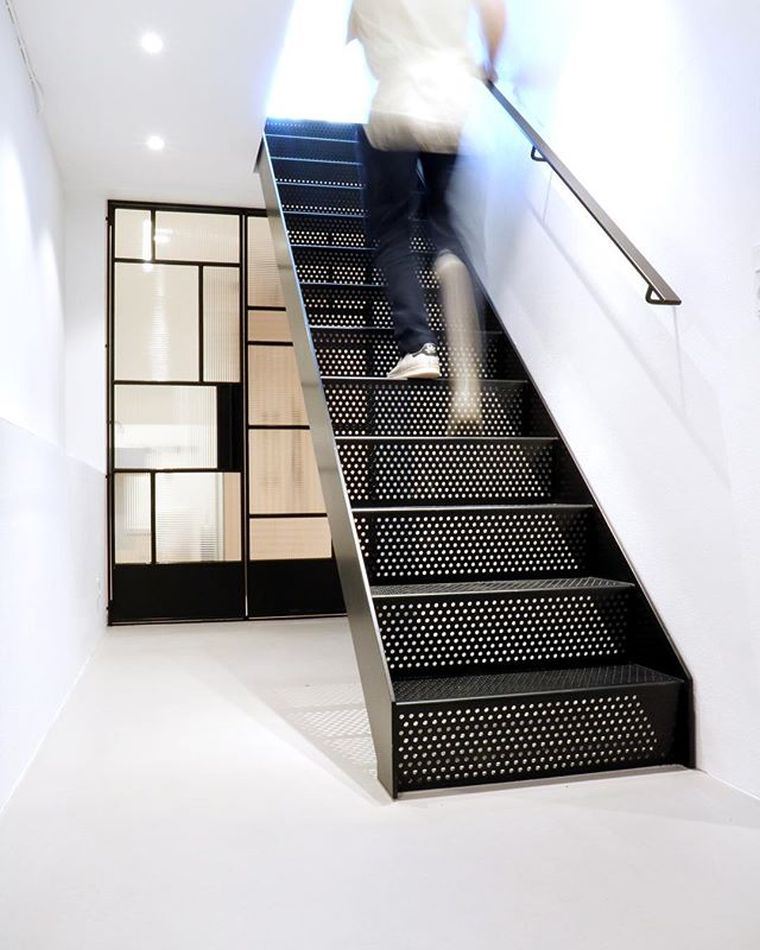 rampe-pour-escalier-metal-moderne-bois