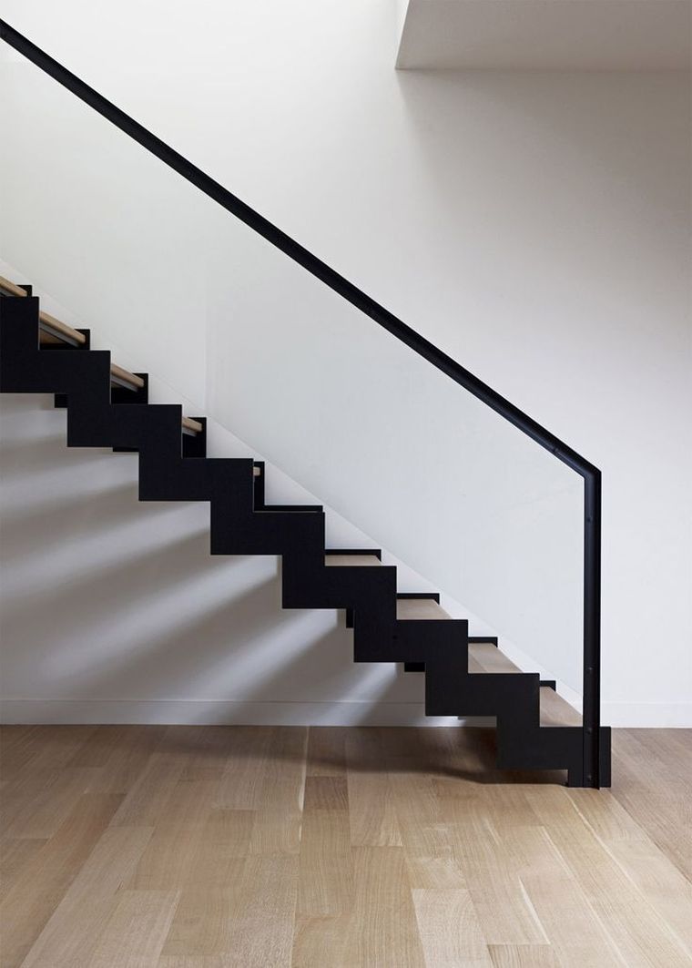 rampe-verre-metal-escalier-interieur-moderne
