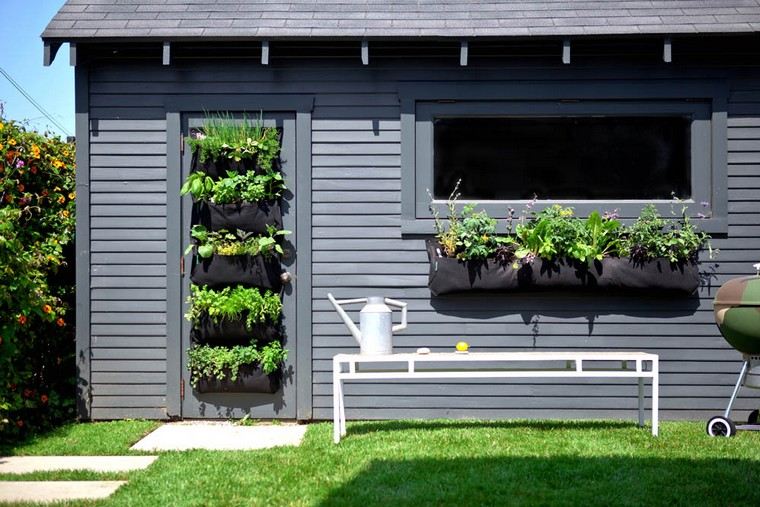 fabriquer un mur végétal extérieur idée diy bacs à fleurs