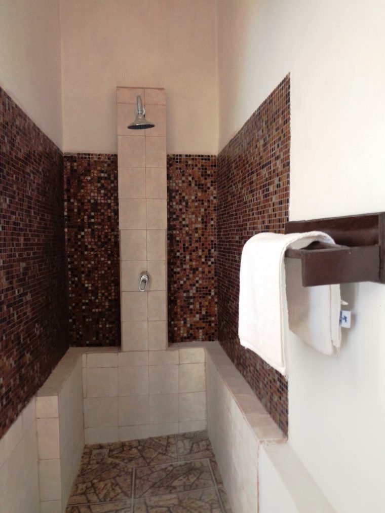 salle de bain douche italienne mosaique-murale-sol