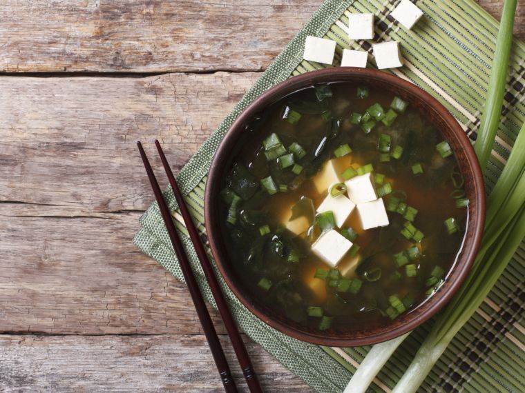 soupe-miso-recette-cuisine-japonaise-idee-servir-soupes-traditonnelle