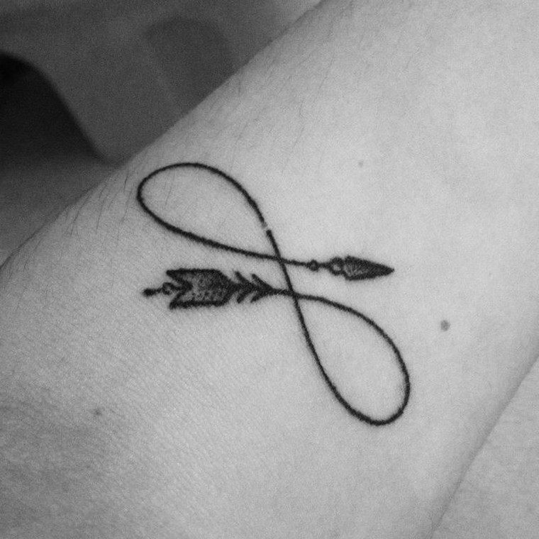 tatouage-infini-idee-tatouage-fleche