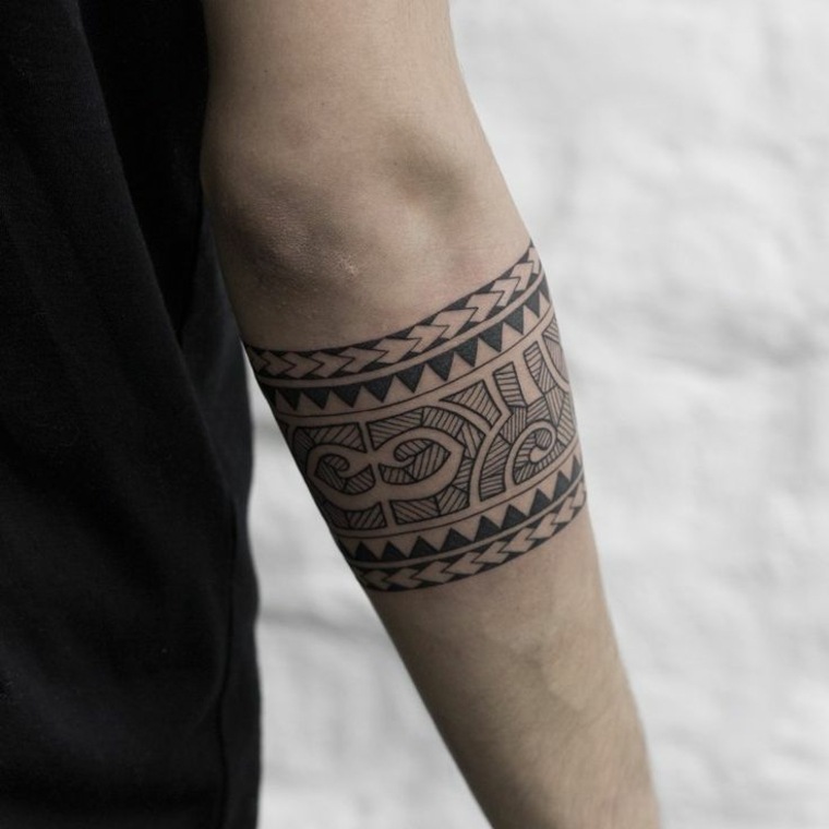 tatouage maori idée tatouage bras design tatouage homme bras